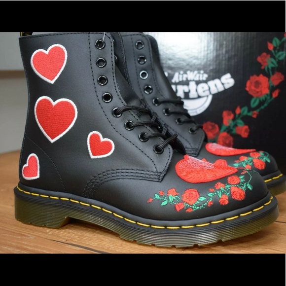 Dr MARTENS 1460 PASCAL HEARTS Black Red Embroid - Picture 3 of 12